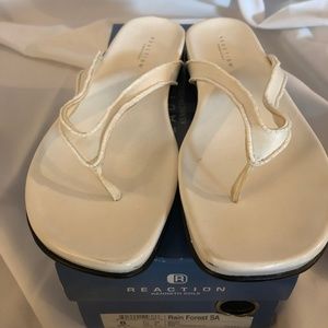 Kenneth Cole Reaction flip flops